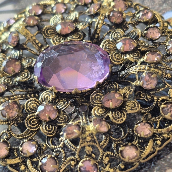 Ornate Gold and Mauve Brooch - Picture 4 of 6